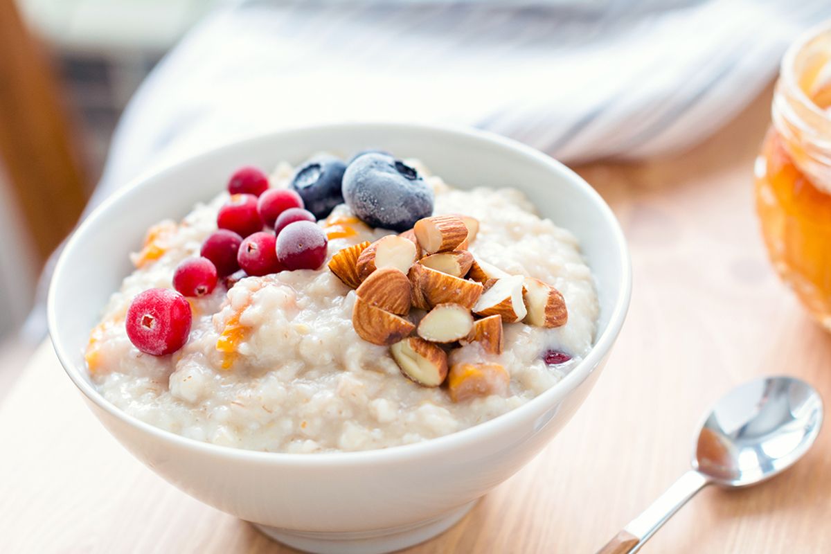 فرنی رژیمی با شیر کم‌چرب و دارچین
